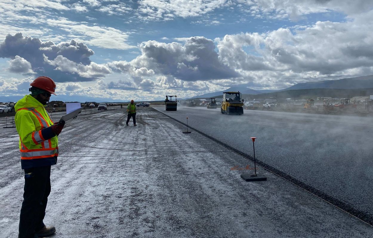 Travaux de remplacement du revêtement de la piste à l’Aéroport international Erik-Nielsen de Whitehorse