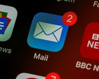 Plan rapproché d’une application de messagerie sur un appareil mobile