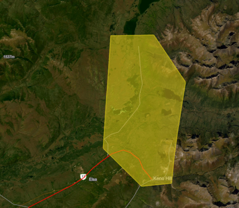 Carte montrant la région au bout de la route Silver Trail., Keno et au nord-ouest. La partie en jaune montre la zone visée par la veille d’évacuation, soit Keno, les lacs McQuesten, les lacs Hansen, la route Silver Trail (km 101 au km 110) et les environs.