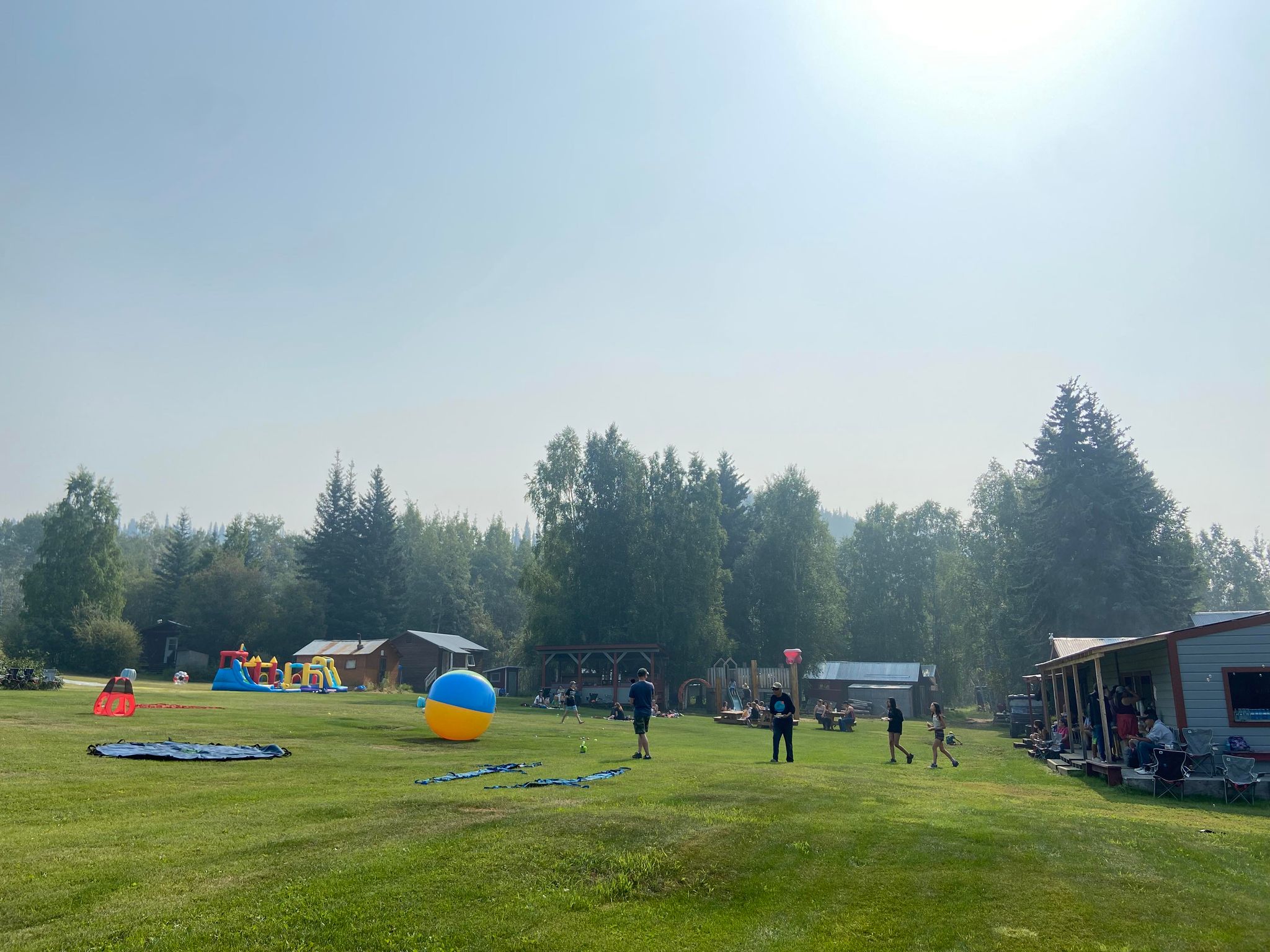 The Ni’ehłyat Nidähjì’ (Our Families, our Future) department of Tr'ondëk Hwëch'in Government hosts family fun days as part of the services they deliver to families and children. 