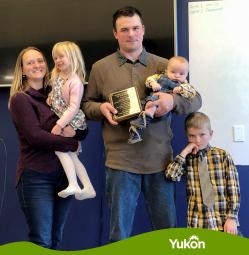 Mario Ley et Dionne Laybourne, de Can Do Farm, Famille agricole du Yukon 2020.