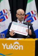 L’honorable Ranj Pillai, premier ministre du Yukon, s’est adressé au public le jeudi 21 décembre 2023 lors de la publication par le gouvernement du plan d’action pour la sécurité du centre-ville de Whitehorse. 