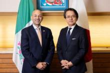 Le premier ministre Ranj Pillai et le consul général du Japon, M. Kohei Maruyama, le 27 mars 2024, à l’édifice Jim-Smith.